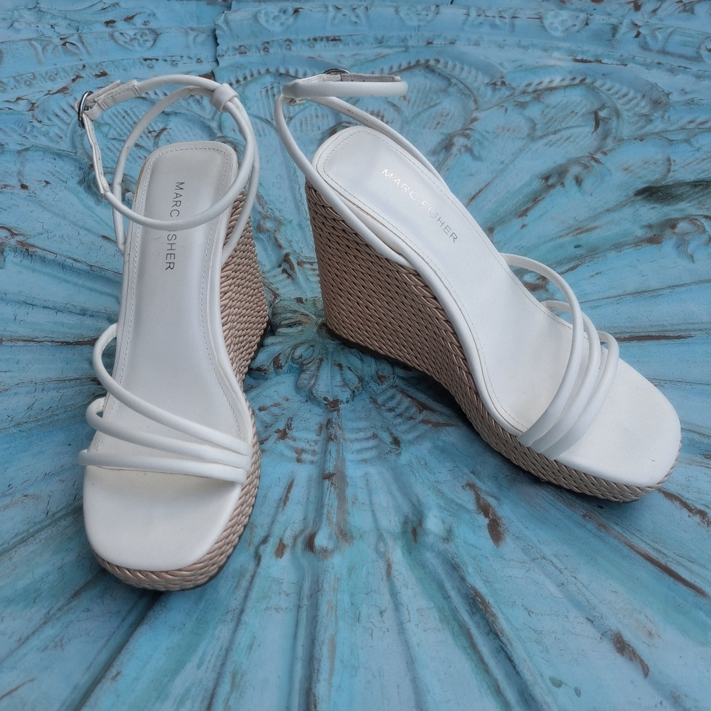 😃MARC FISHER ZEKI WEDGE SANDALS